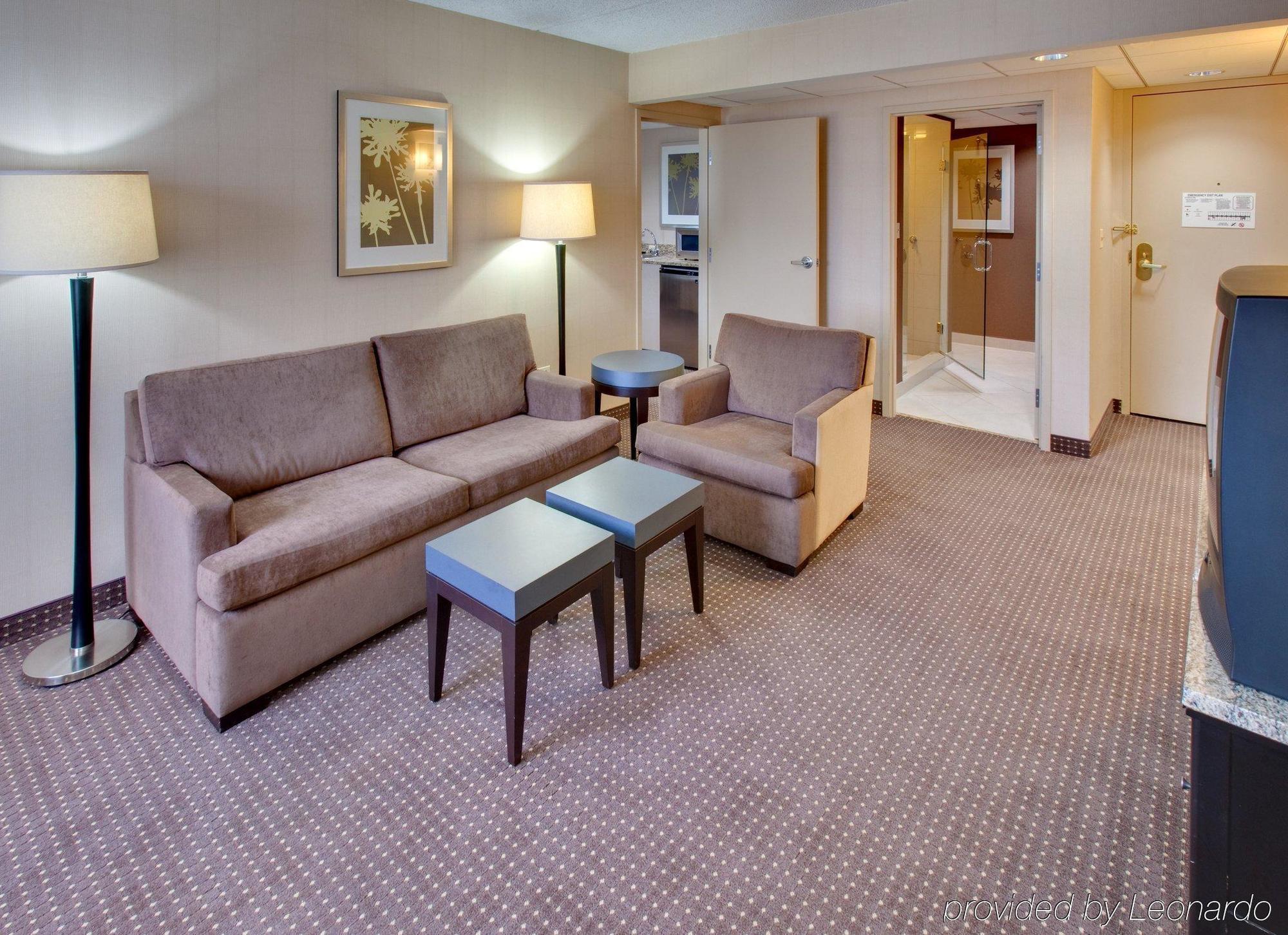 Holiday Inn Express Chicago-Palatine/North Arlington Heights Room photo